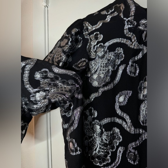 Rebecca Taylor Silk Blend Black Silver Lurex Metallic Bell Sleeve Blouse Size 8 - Picture 5 of 17